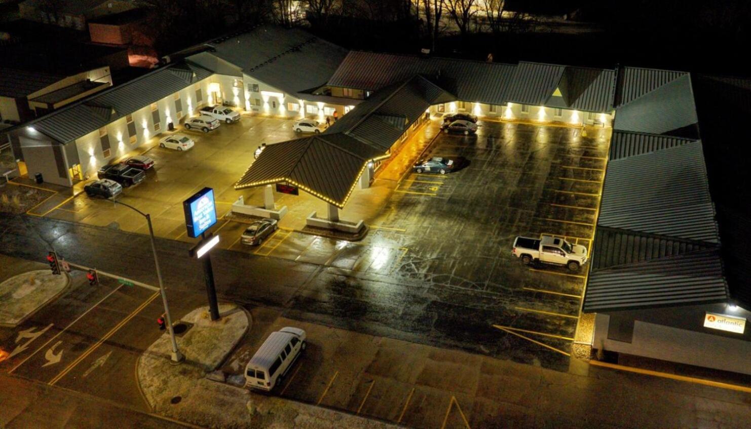 Americas Best Value Inn & Suites Atlantic Exterior photo